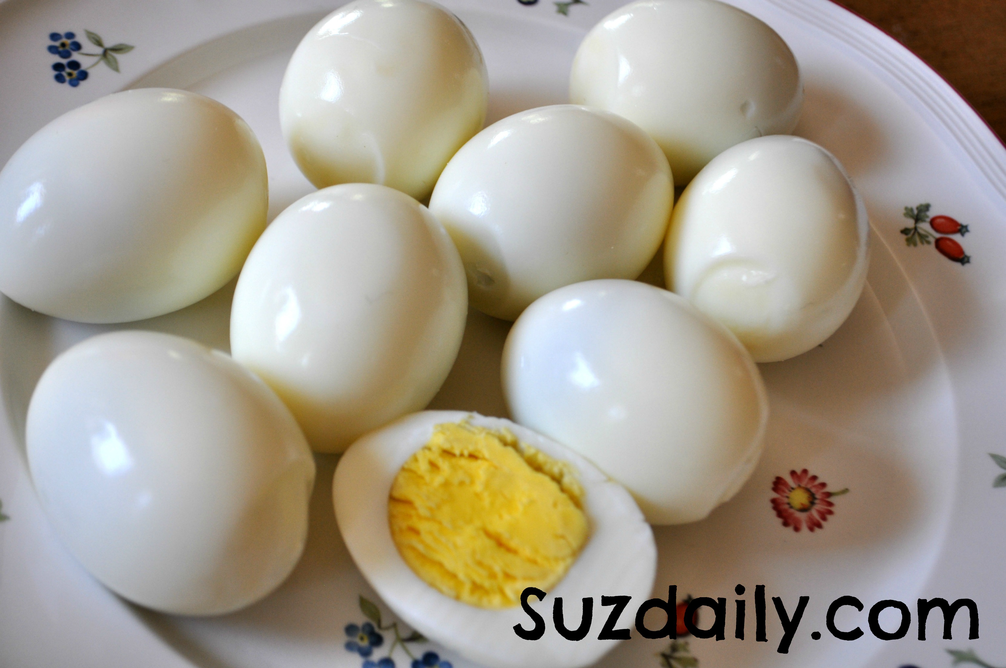 https://www.suzdaily.com/wp-content/uploads/2013/07/pressure-cooker-hard-boiled-eggs.jpg